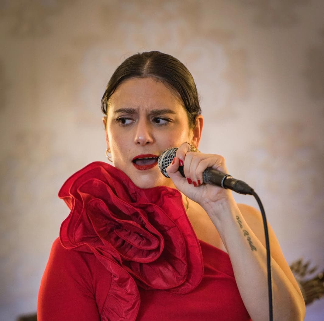 Silêncio, que vai-se cantar o Fado!